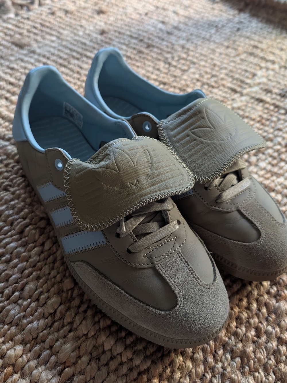 🔥Adidas Women's Sambas - Olive Green and Light Blue